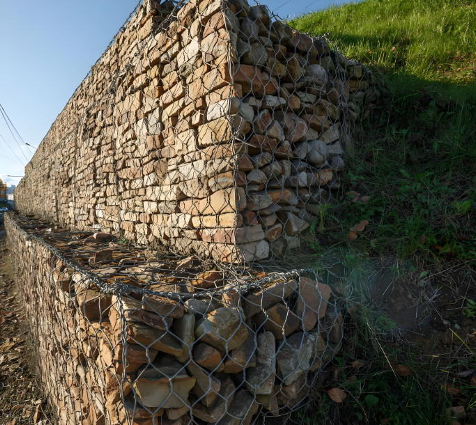Blog perusahaan terbaru tentang Merevolusi Perlindungan Tepi Sungai dan Pemulihan Ekologi dengan Peralatan Anyaman Gabion Mesh Canggih