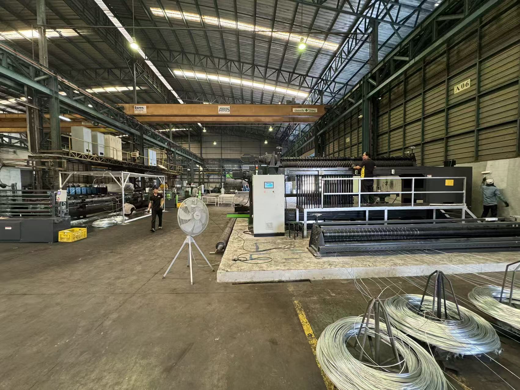 Blog perusahaan terbaru tentang What Causes Low Output in a Gabion Mesh Machine and How Can Production Efficiency Be Improved?